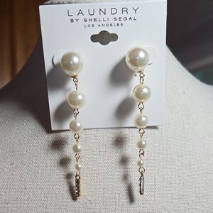 LAUNDRY BY SHELLI SEGAL FAUX PEARL & GOLD DANGLE EARRINGS